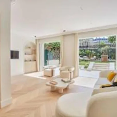 Sumptuous With Garden Arc De Triomphe Appartement