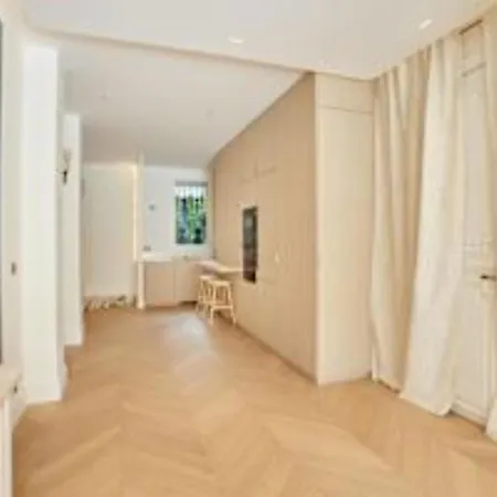 Sumptuous With Garden Arc De Triomphe Apartment *