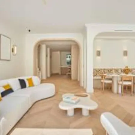 Sumptuous With Garden Arc De Triomphe