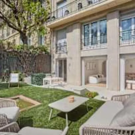 Sumptuous With Garden Arc De Triomphe Apartment