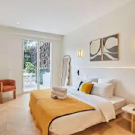 Sumptuous With Garden Arc De Triomphe Apartment *