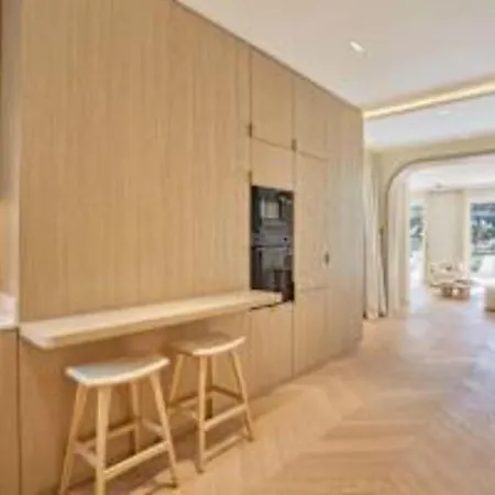 Sumptuous With Garden Arc De Triomphe