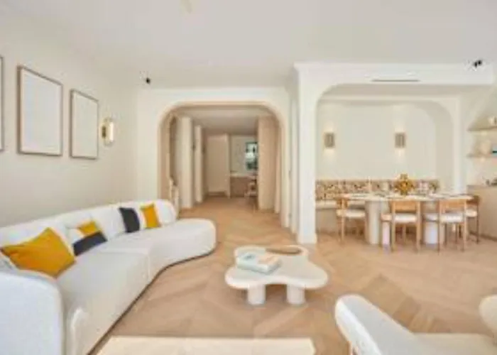 Sumptuous With Garden Arc De Triomphe