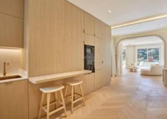Sumptuous With Garden Arc De Triomphe